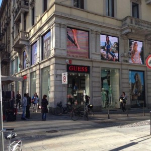 GUESS Denim Store Abbigliamento Milano logo