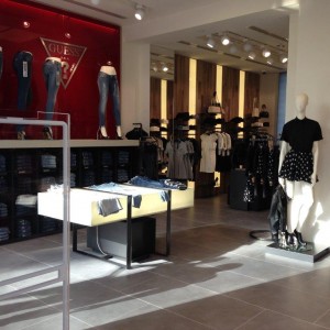 GUESS Denim Store Abbigliamento Milano 02