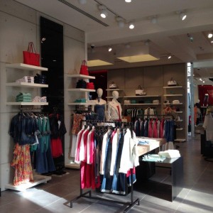 GUESS Denim Store Abbigliamento Milano 04