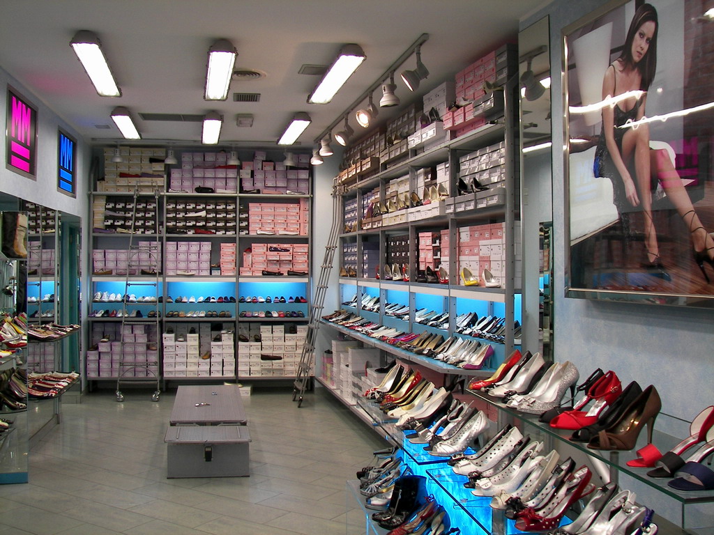 negozi scarpe sportive via torino milano