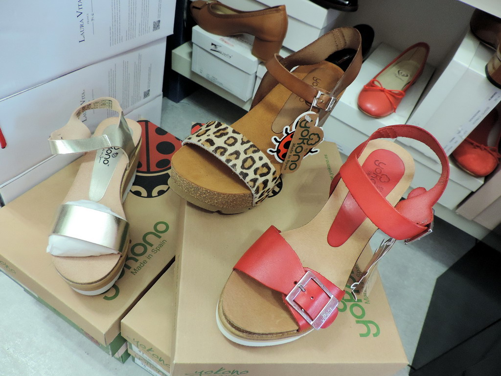 Dergano Outlet calzature artigianali abbigliamento donna accessori moda Milano
